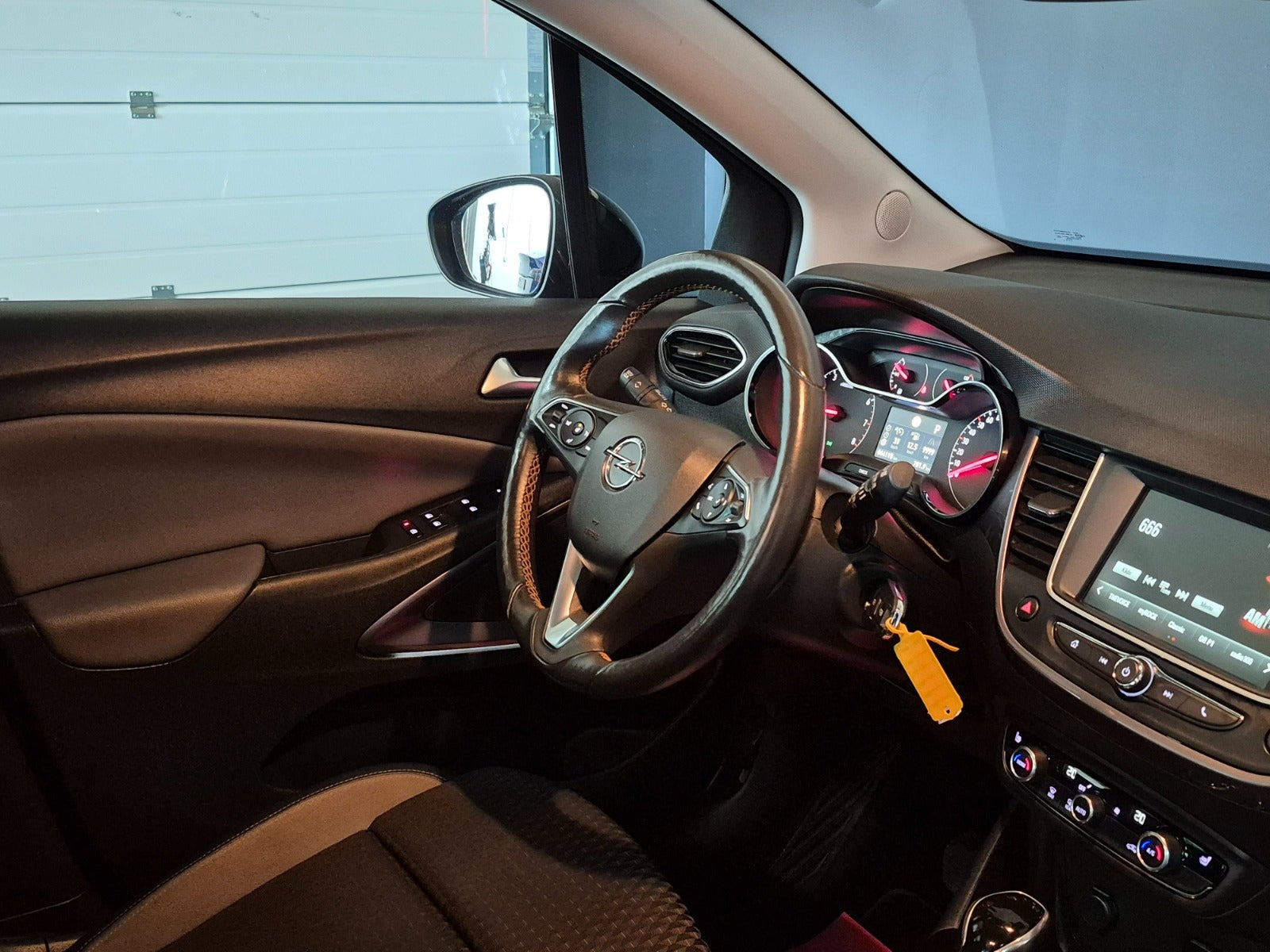 Blå Opel Crossland X fra 2019