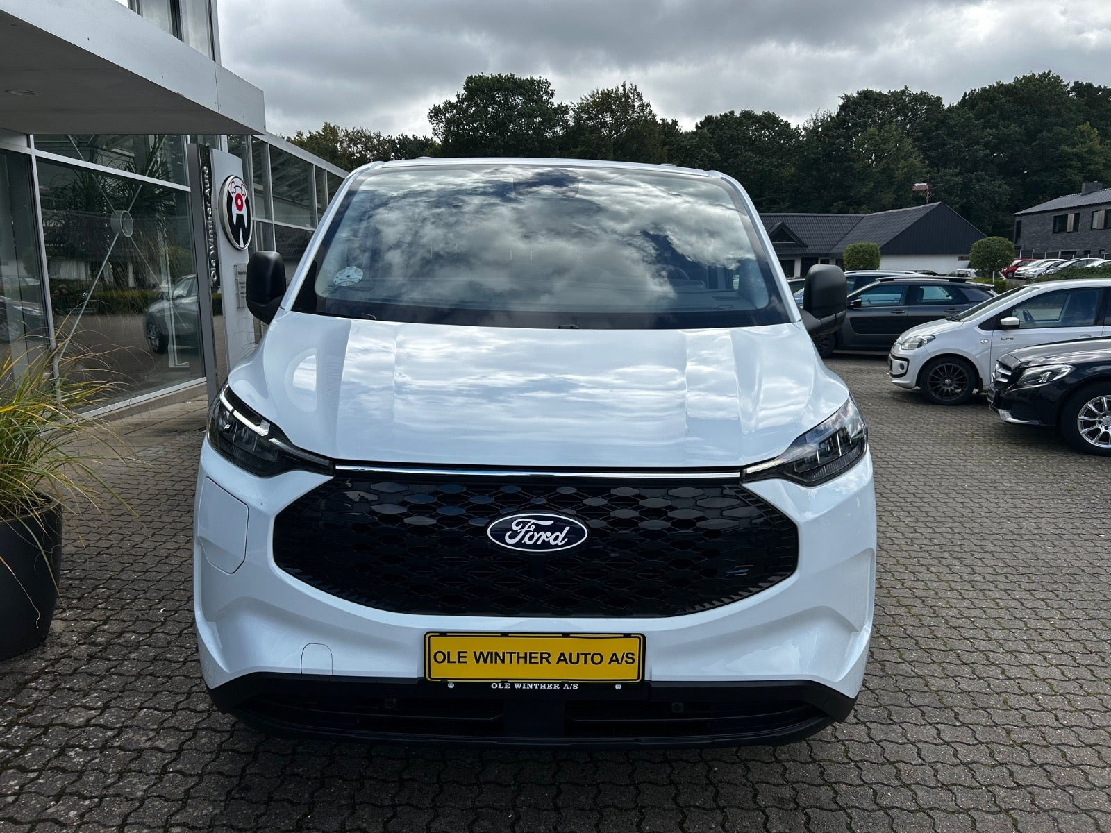 Hvid Ford E-Transit Custom 340 L2 fra 2026
