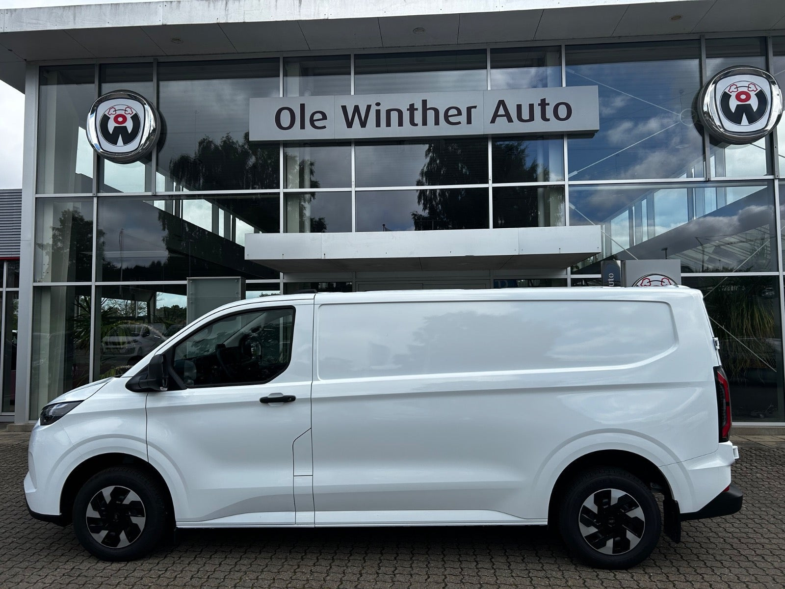 Hvid Ford E-Transit Custom 340 L2 fra 2026