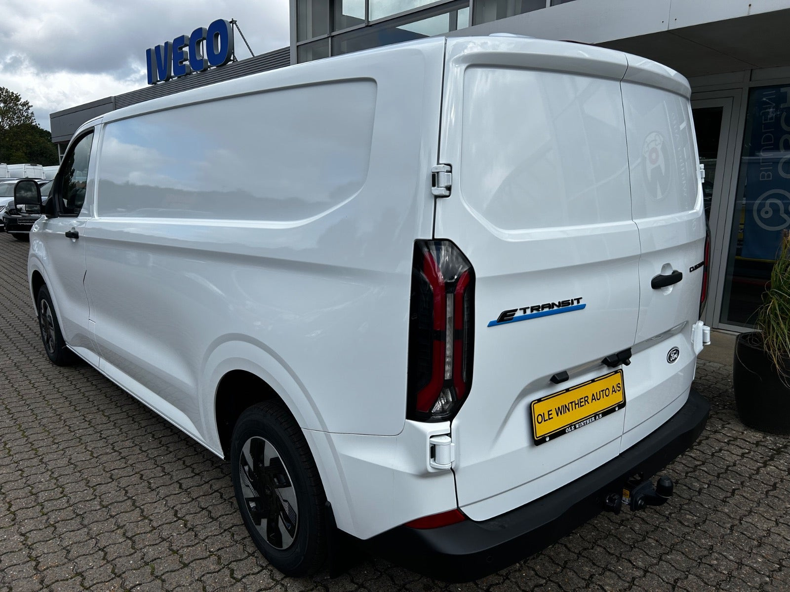 Hvid Ford E-Transit Custom 340 L2 fra 2026