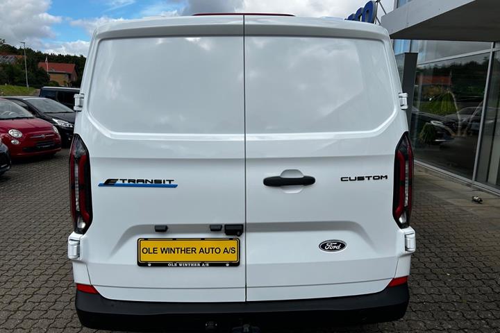 Hvid Ford E-Transit Custom 340 L2 fra 2026