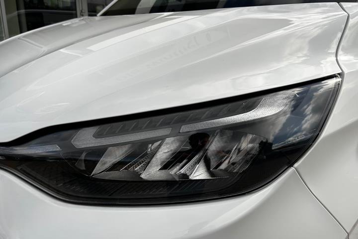 Hvid Ford E-Transit Custom 340 L2 fra 2026