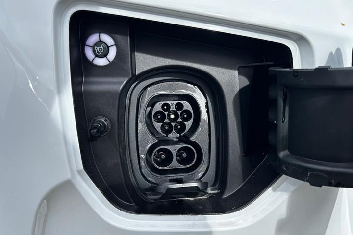 Hvid Ford E-Transit Custom 340 L2 fra 2026