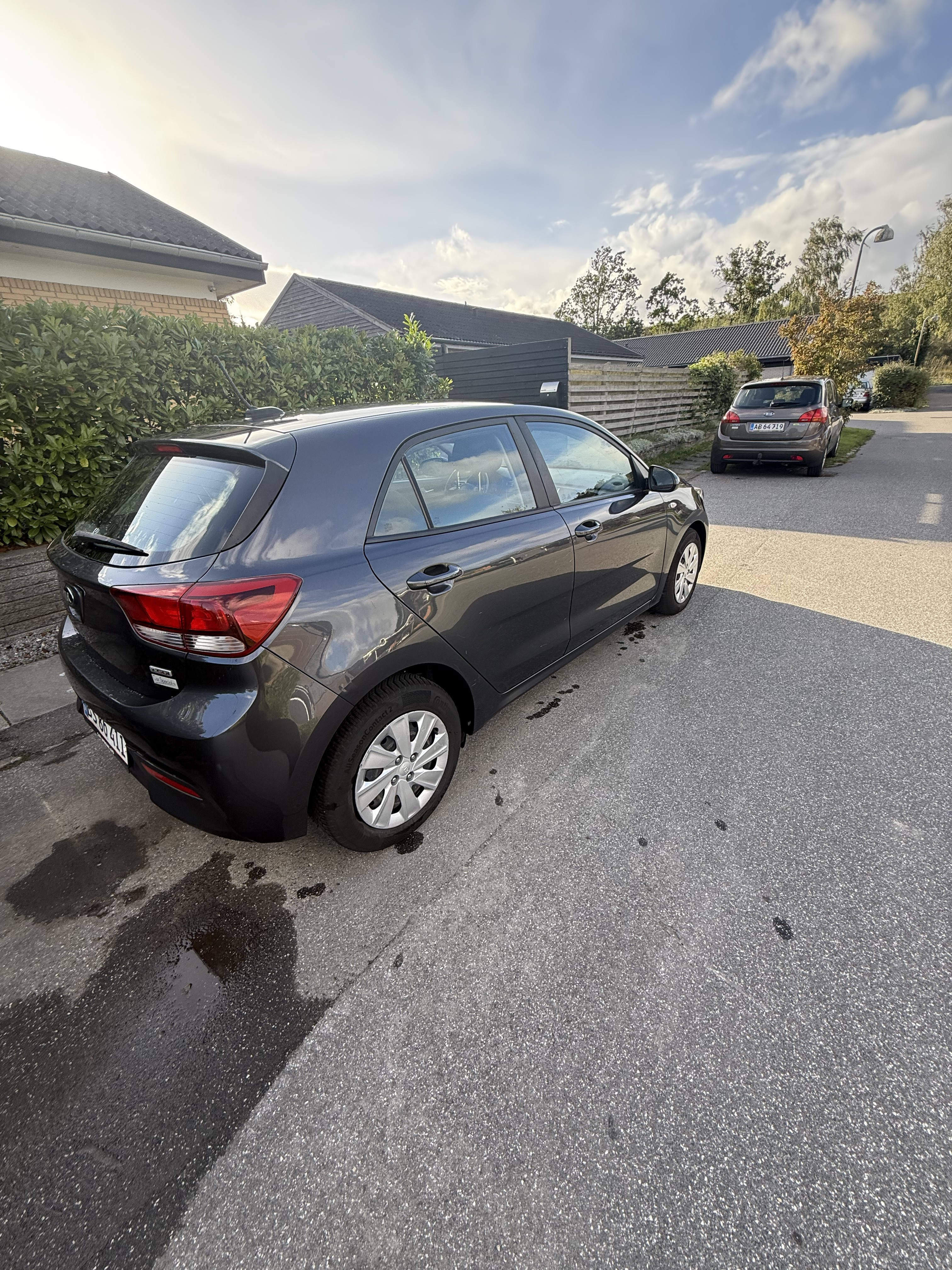 Grå Kia Rio fra 2017