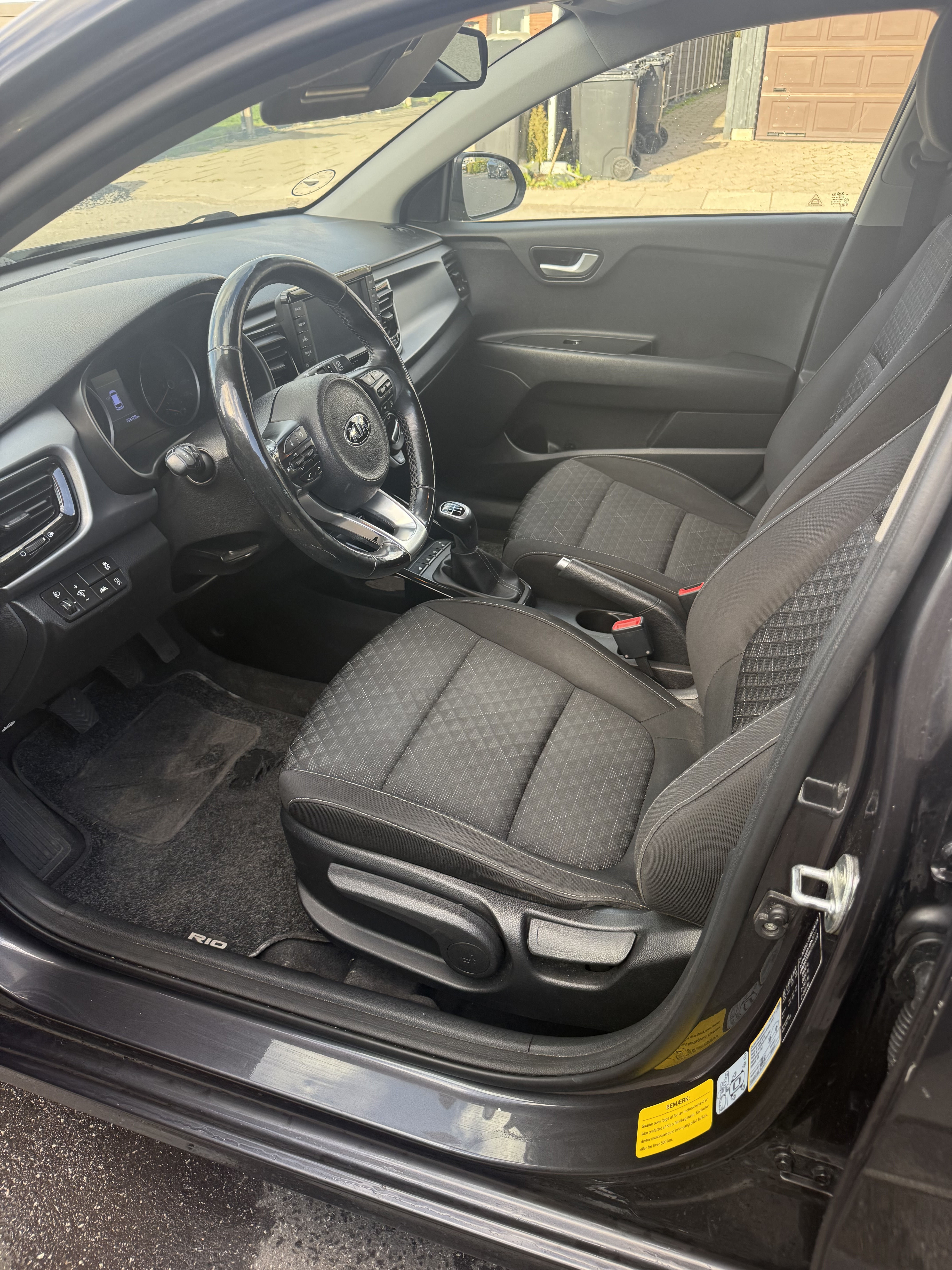 Grå Kia Rio fra 2017