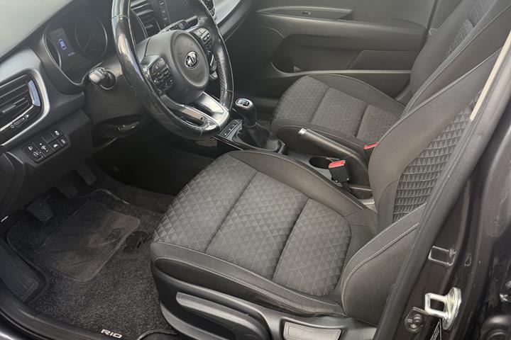 Grå Kia Rio fra 2017