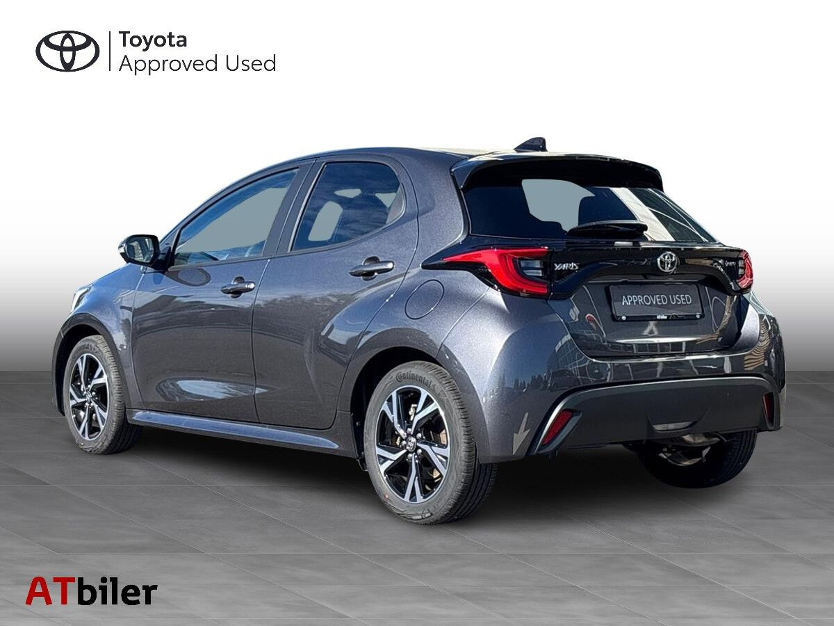 Sort Toyota Yaris fra 2025