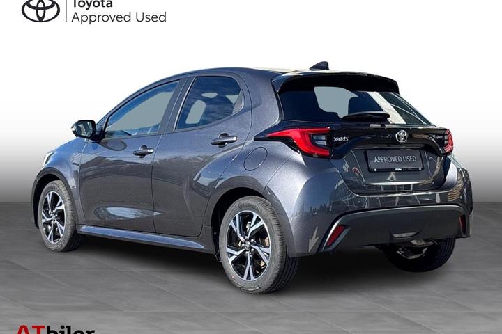 Sort Toyota Yaris fra 2025