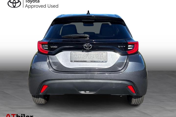 Sort Toyota Yaris fra 2025