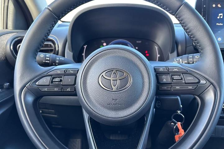 Sort Toyota Yaris fra 2025