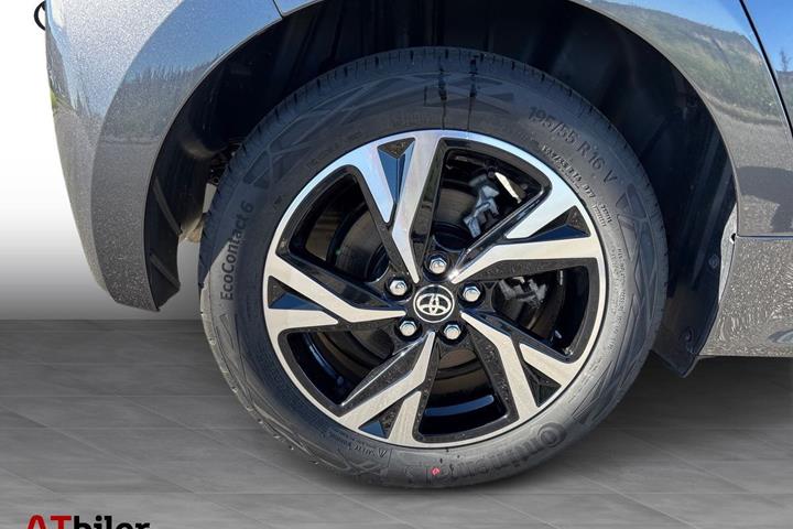 Sort Toyota Yaris fra 2025