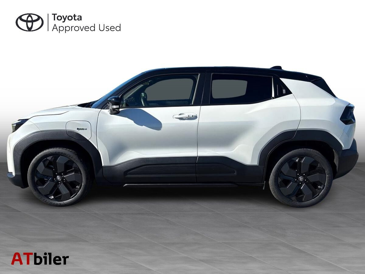 Hvid Toyota Urban Cruiser fra 2025