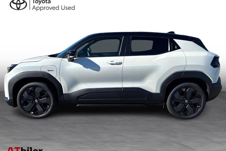 Hvid Toyota Urban Cruiser fra 2025