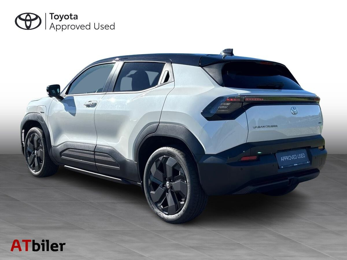 Hvid Toyota Urban Cruiser fra 2025