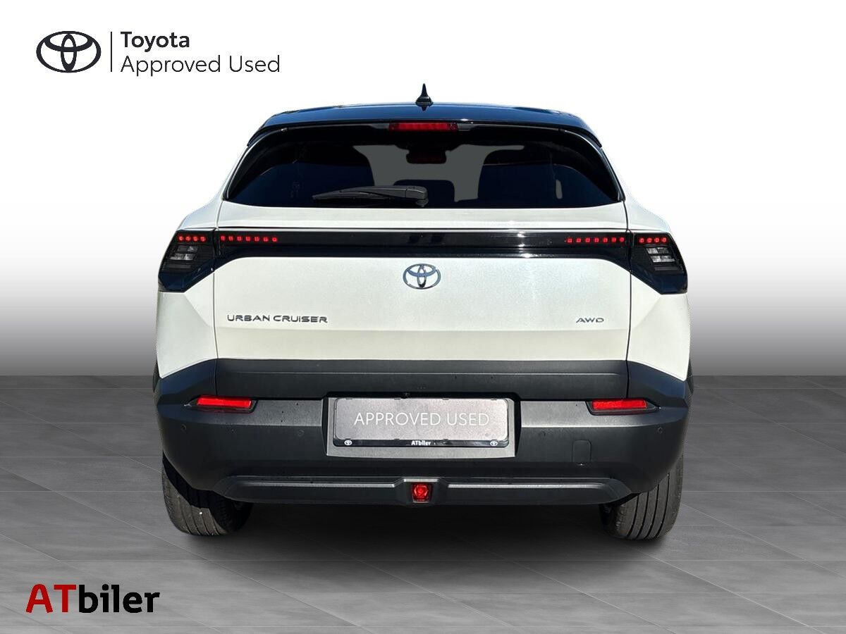 Hvid Toyota Urban Cruiser fra 2025