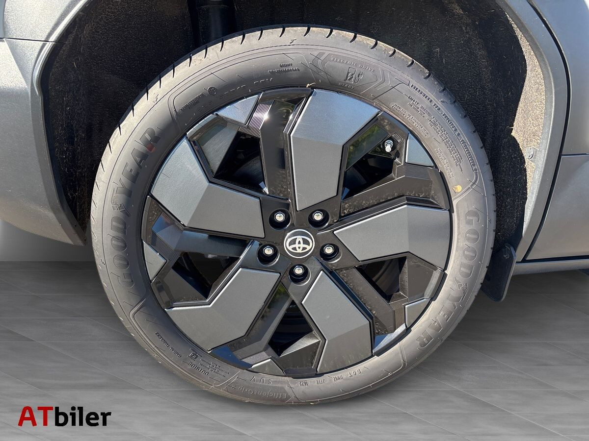 Hvid Toyota Urban Cruiser fra 2025