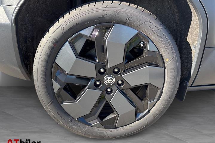 Hvid Toyota Urban Cruiser fra 2025