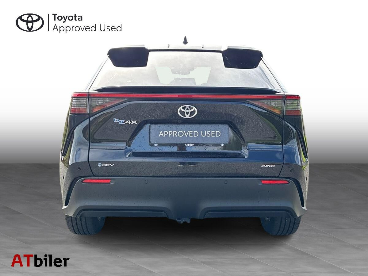 Sort Toyota BZ4X fra 2026