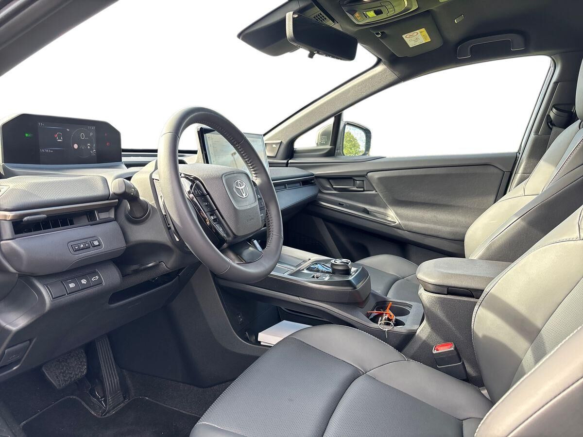 Sort Toyota BZ4X fra 2026