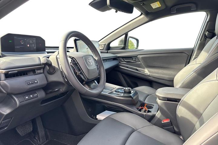 Sort Toyota BZ4X fra 2026
