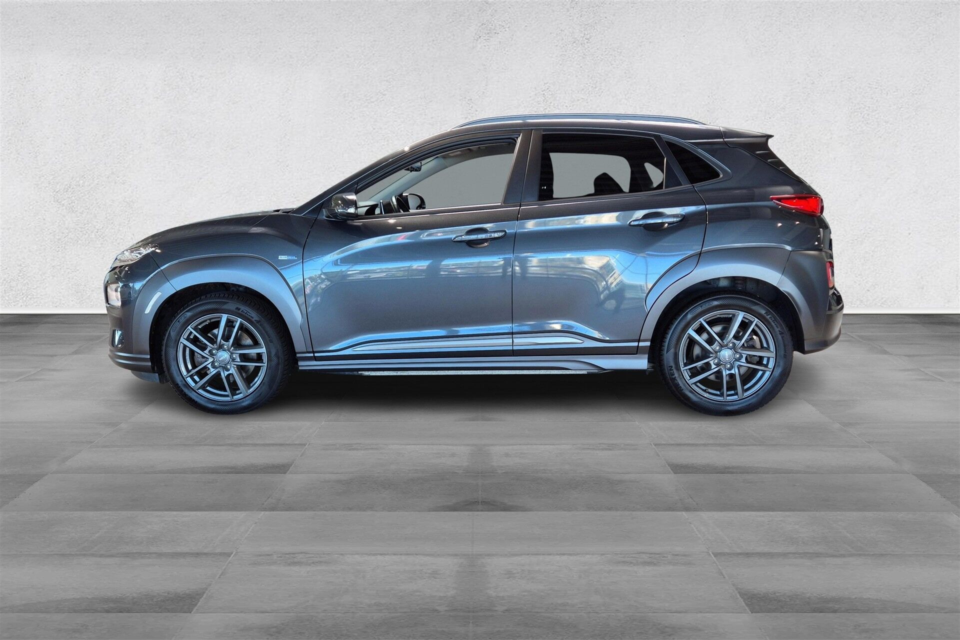 Grå Hyundai Kona fra 2021