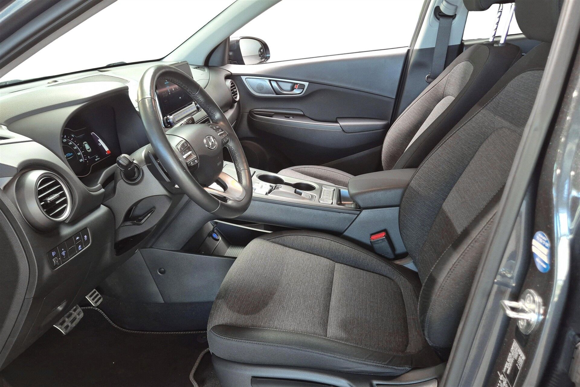 Grå Hyundai Kona fra 2021
