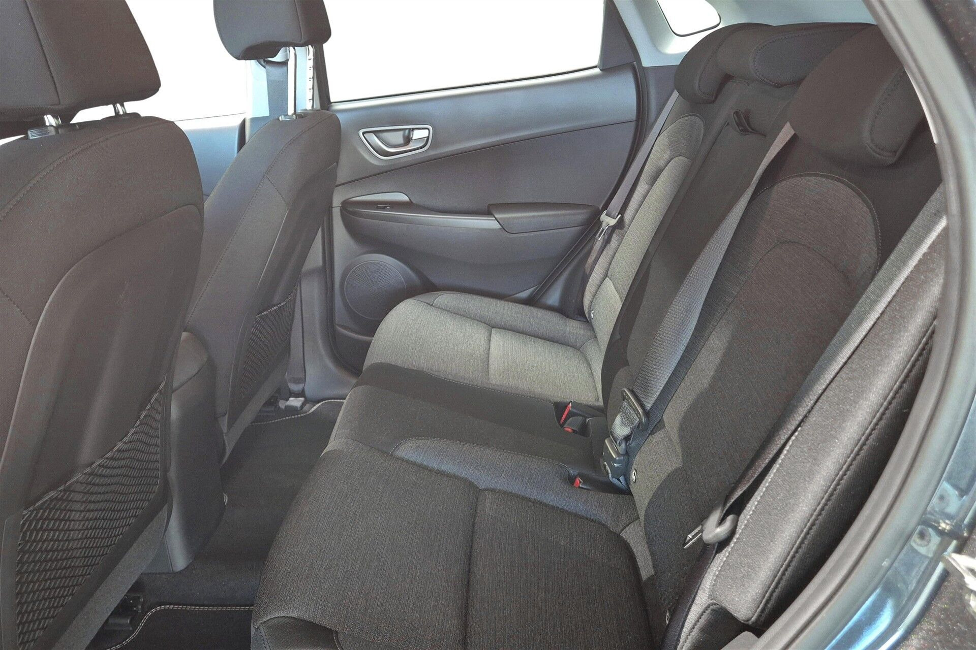 Grå Hyundai Kona fra 2021