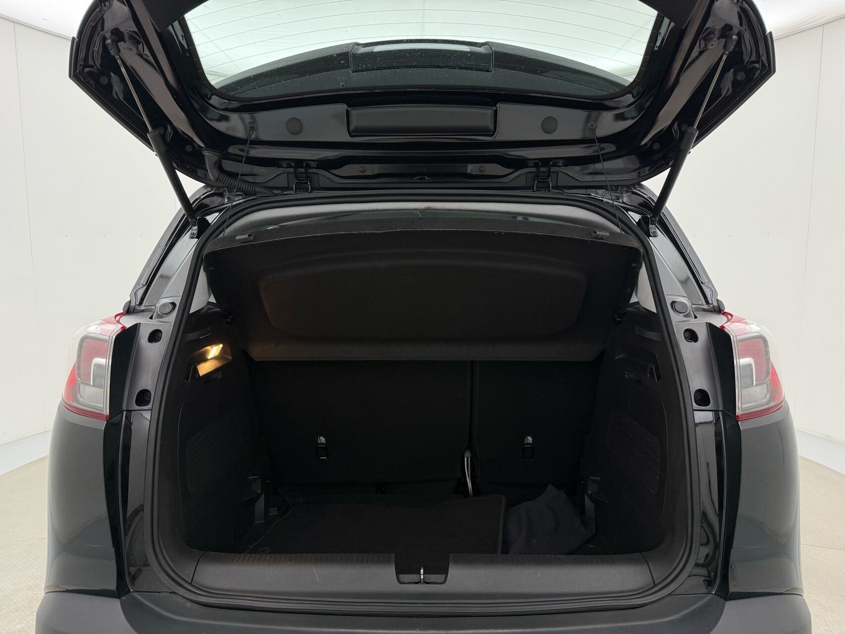 Sort Opel Crossland X fra 2020