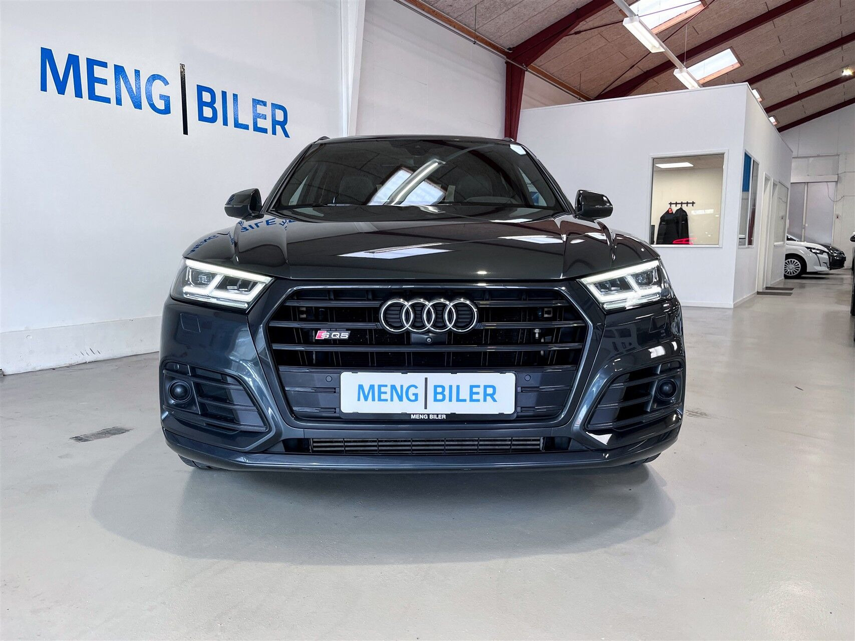 Grå Audi SQ5 fra 2017