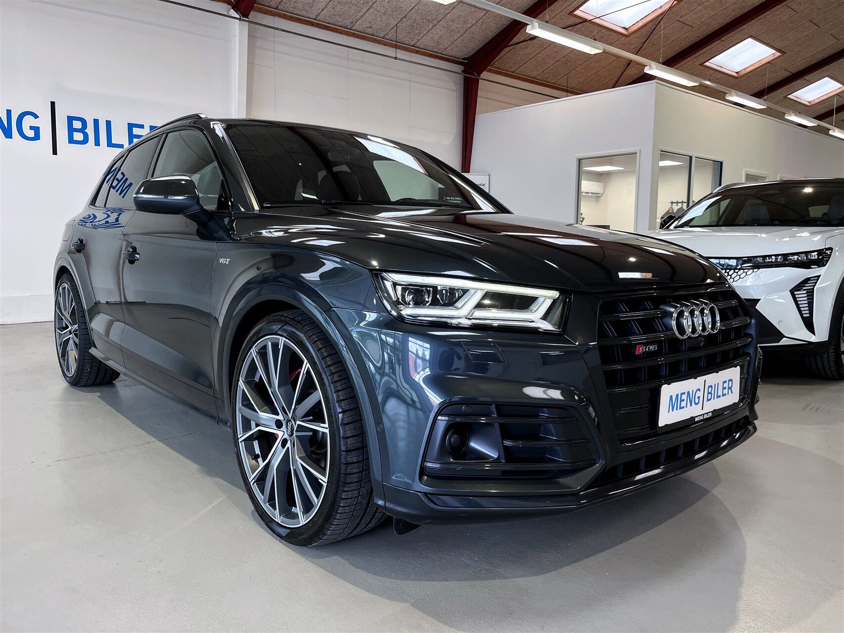 Grå Audi SQ5 fra 2017