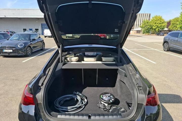 Sort BMW i4 fra 2025