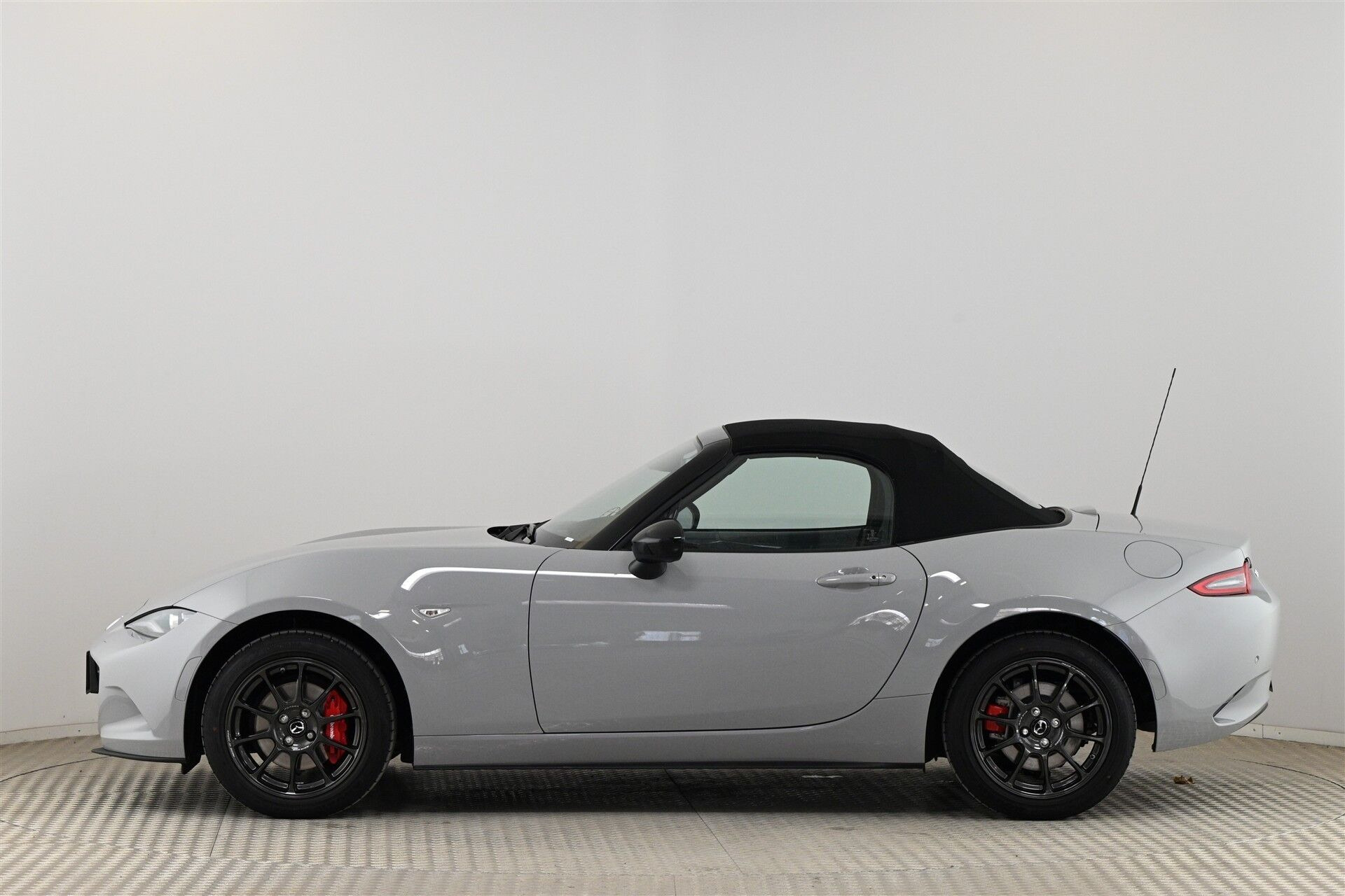 Grå Mazda MX-5 fra 2026