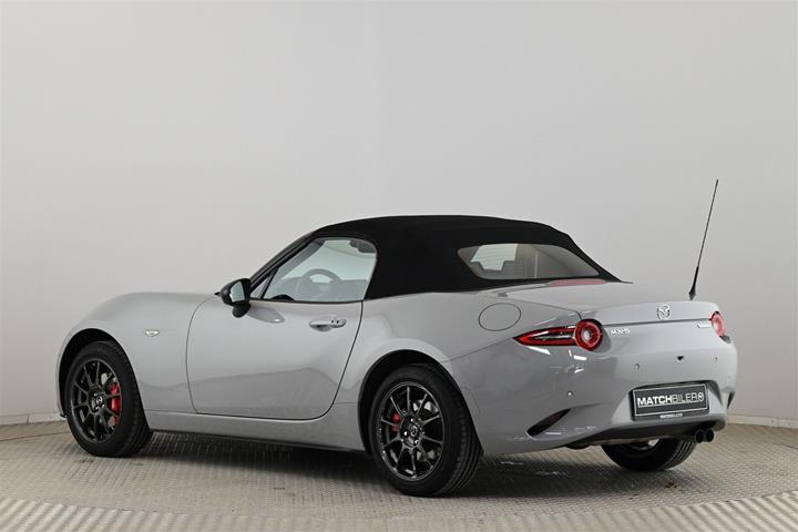 Grå Mazda MX-5 fra 2026