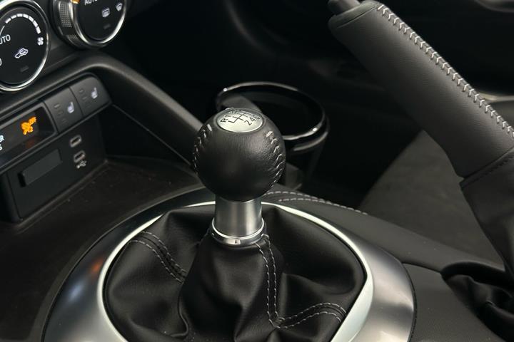 Grå Mazda MX-5 fra 2026