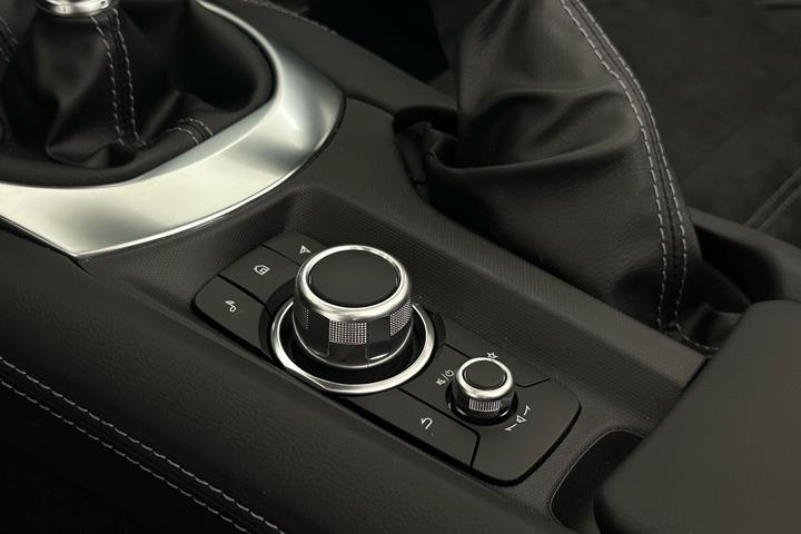 Grå Mazda MX-5 fra 2026