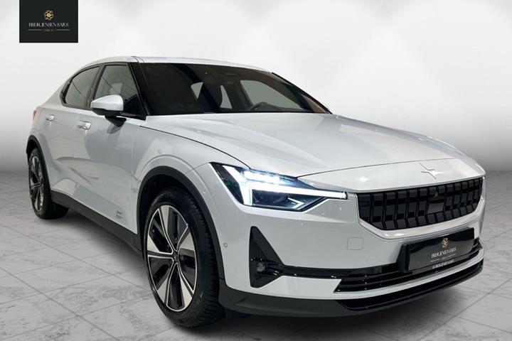 Grå Polestar 2 fra 2023 set udefra