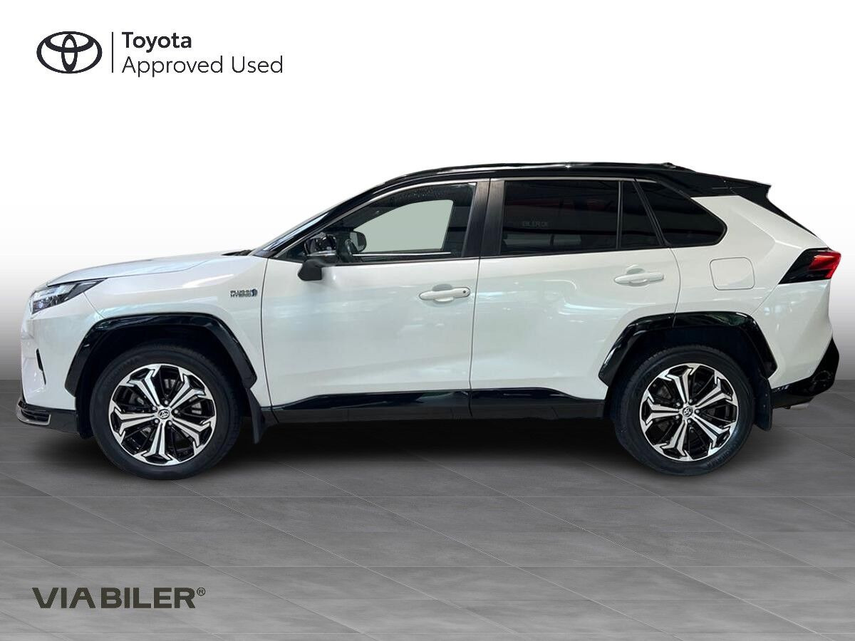 Hvid Toyota RAV4 Plug-in fra 2022