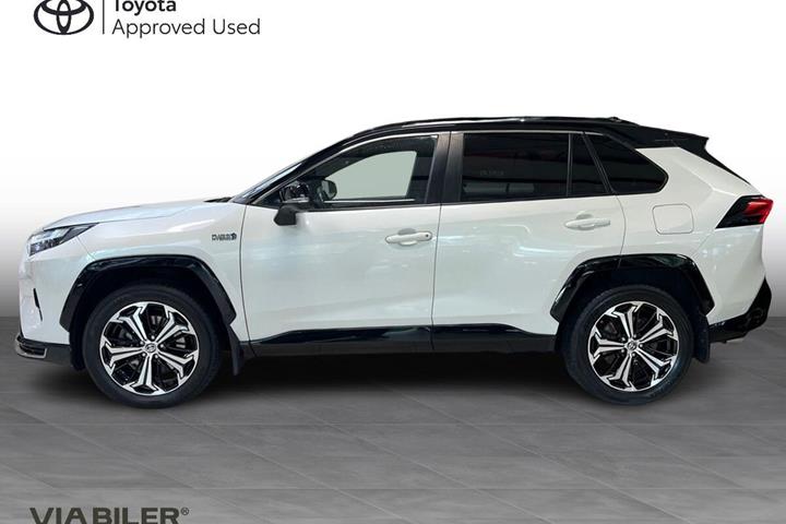 Hvid Toyota RAV4 Plug-in fra 2022