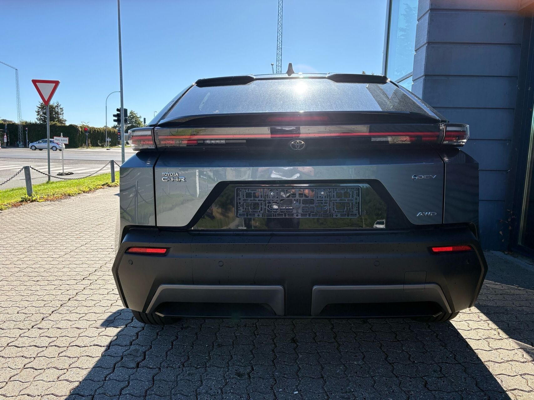 Grå Toyota C-HR+ fra 2026