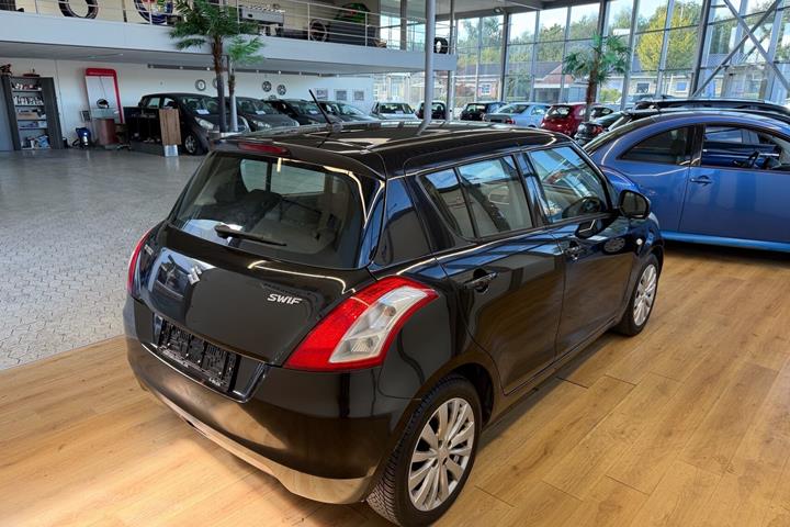 Sort Suzuki Swift fra 2011
