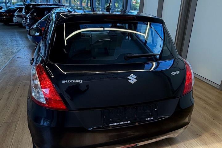 Sort Suzuki Swift fra 2011