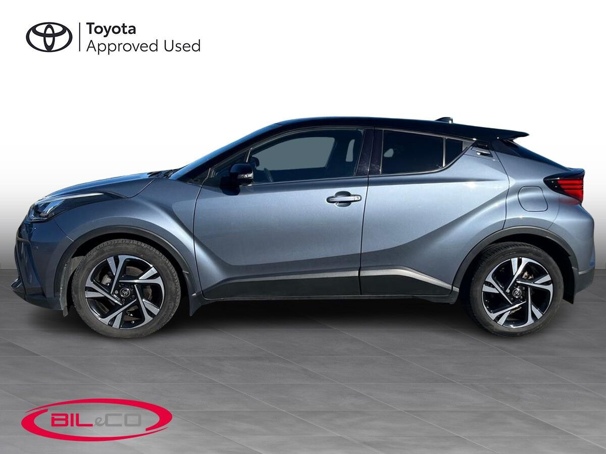 Grå Toyota C-HR fra 2022