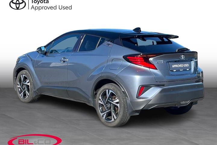 Grå Toyota C-HR fra 2022