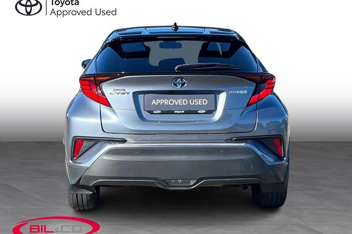 Grå Toyota C-HR fra 2022
