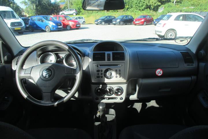 Blå Suzuki Ignis fra 2006