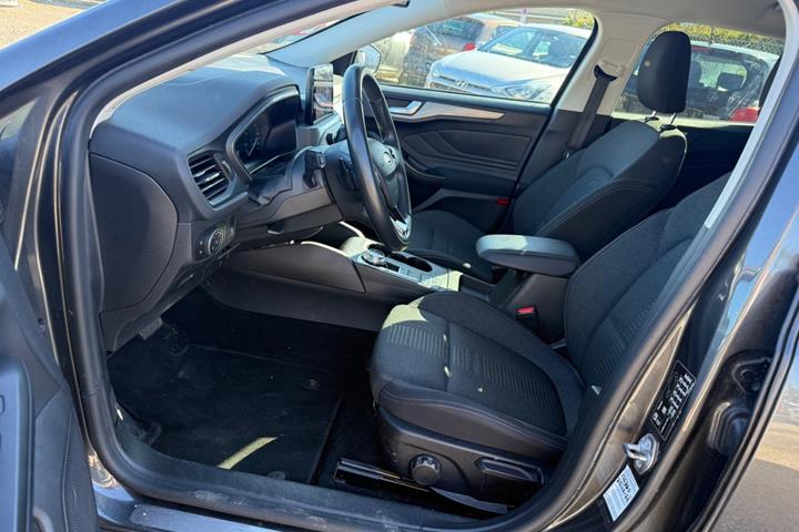 Grå Ford Focus fra 2019
