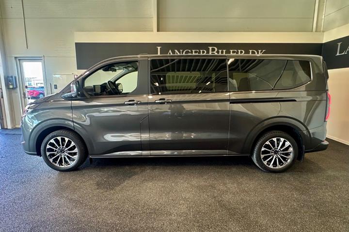 Grå Ford Tourneo Custom 340 L2 fra 2025