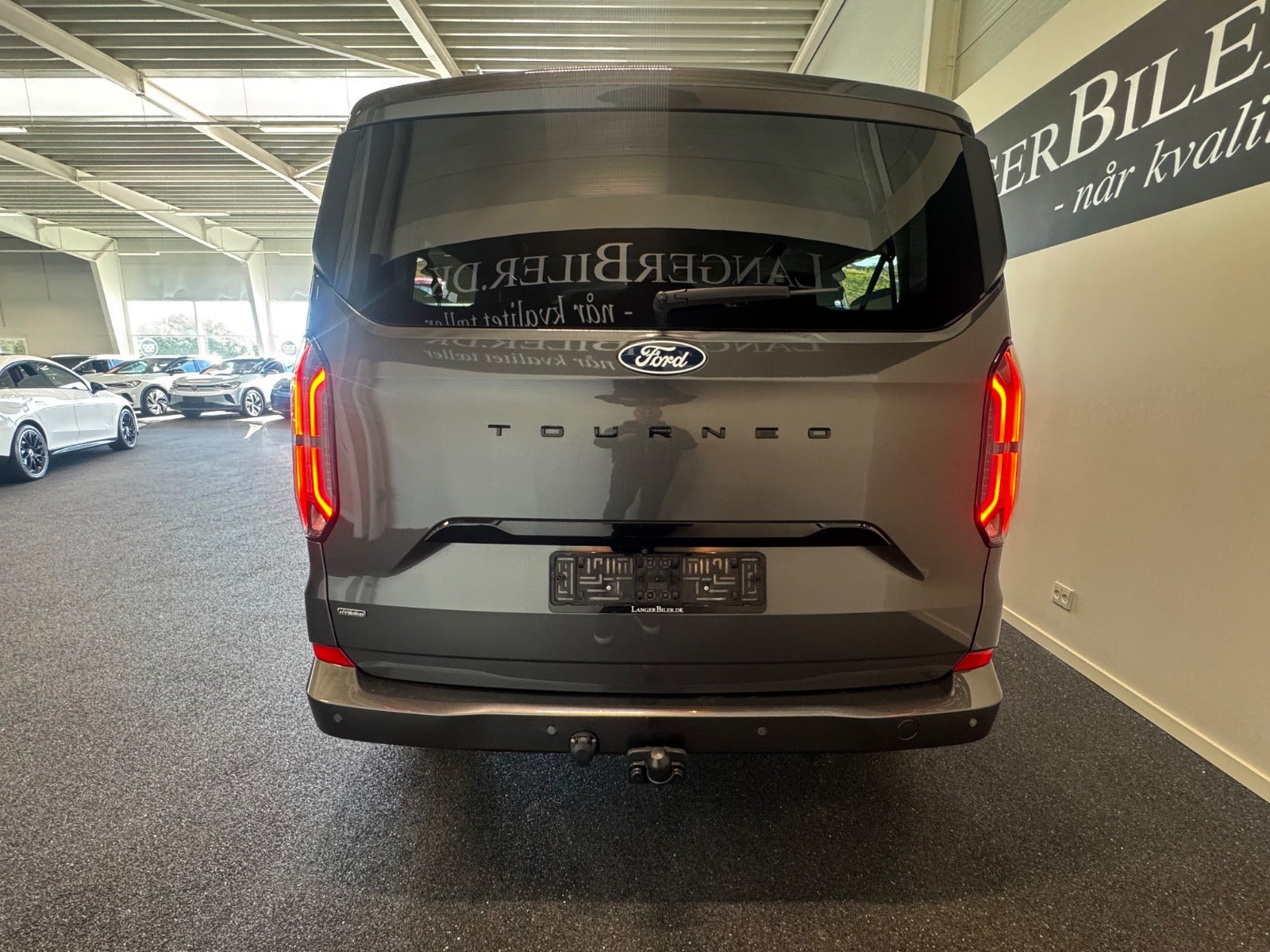 Grå Ford Tourneo Custom 340 L2 fra 2025