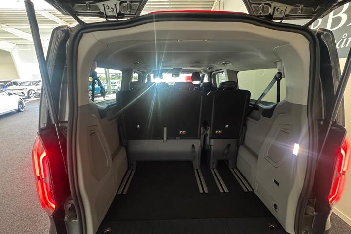 Grå Ford Tourneo Custom 340 L2 fra 2025