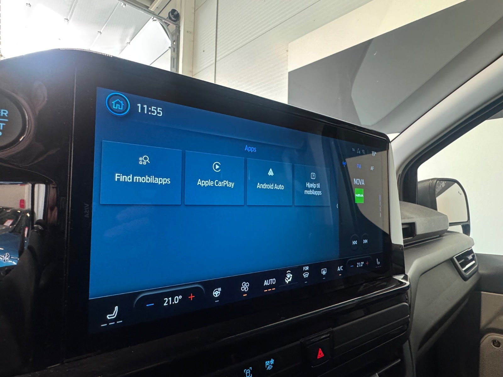 Grå Ford Tourneo Custom 340 L2 fra 2025